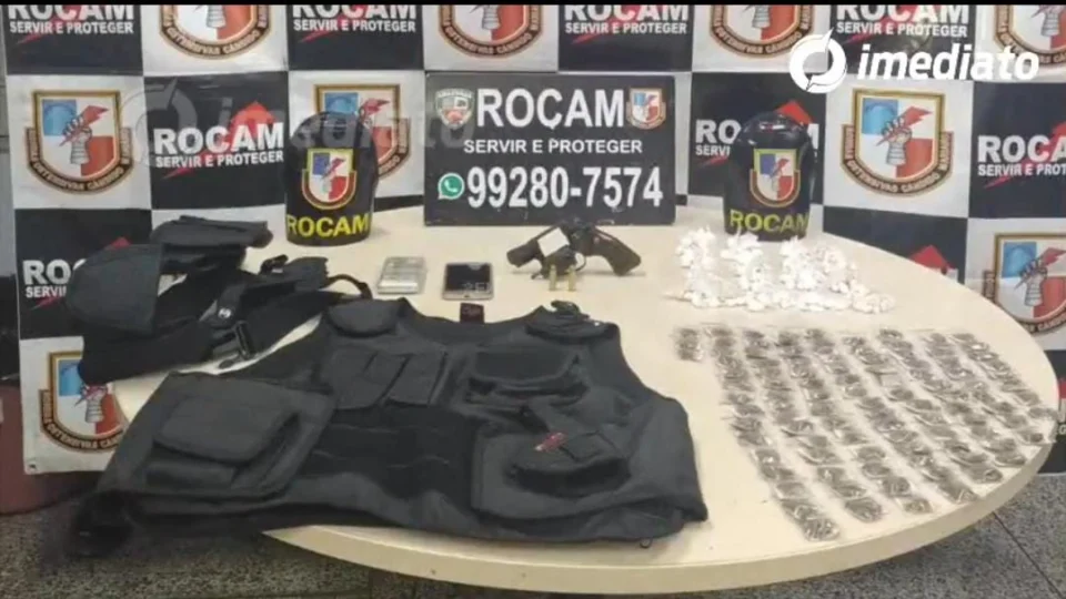 Homem é preso com arma, drogas e colete balístico no bairro Compensa