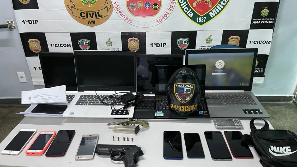 Quarteto é preso com notebooks furtados e armas em Manaus
