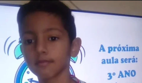 Criança de 10 anos desaparece e mãe está desesperada à procura