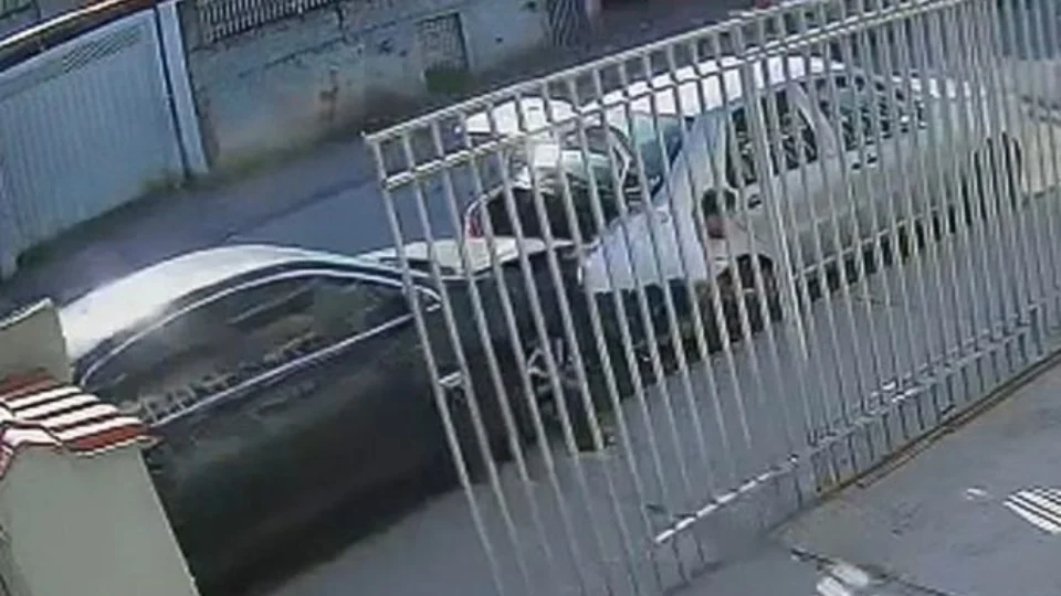 VEJA VÍDEO: Por sorte, homem escapa de ser atropelado