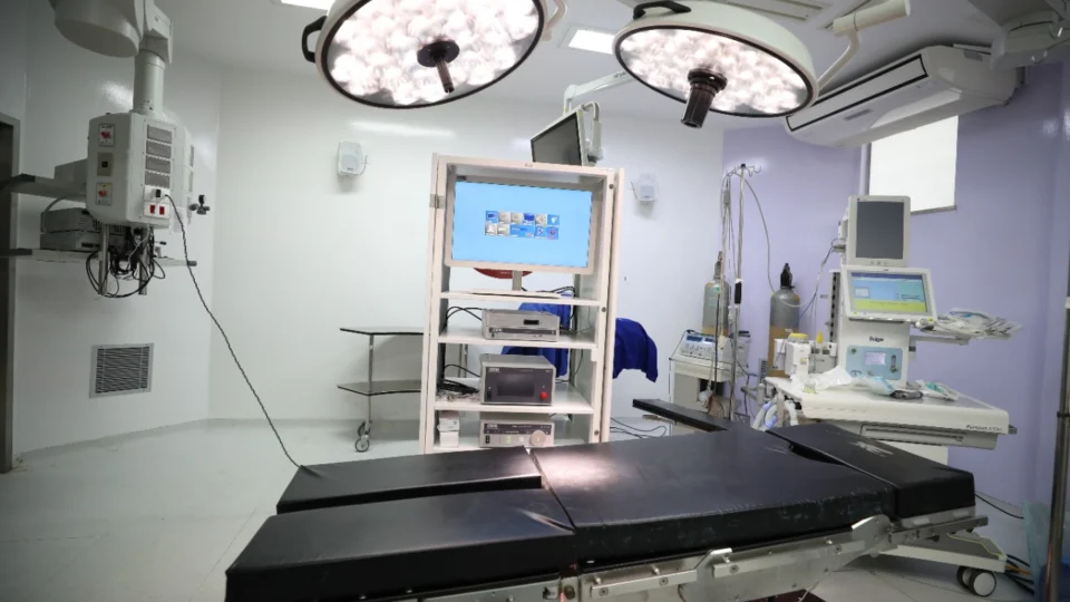 FCecon realiza primeira cirurgia torácica com equipamento inédito de vídeo