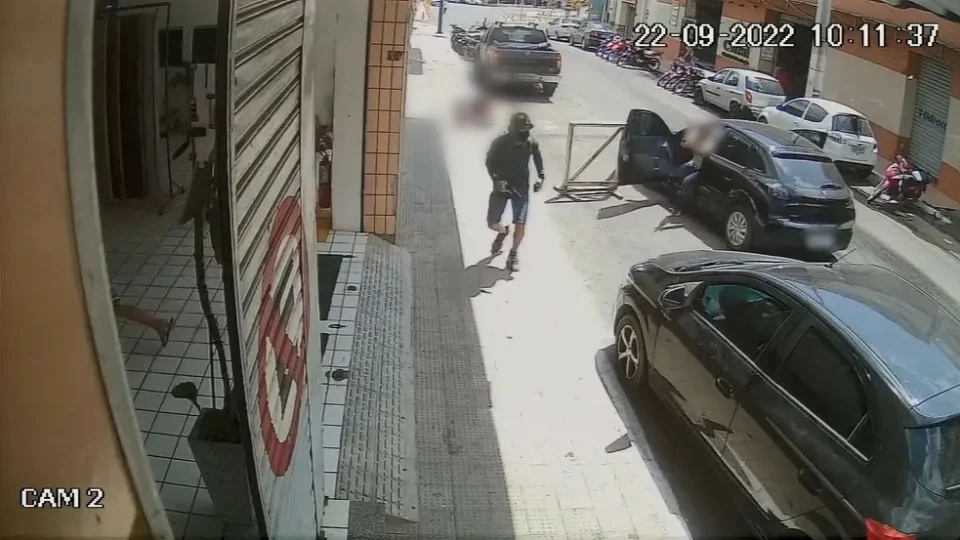 VEJA VÍDEO: policiais civis flagram homicídio e atiram contra suspeito