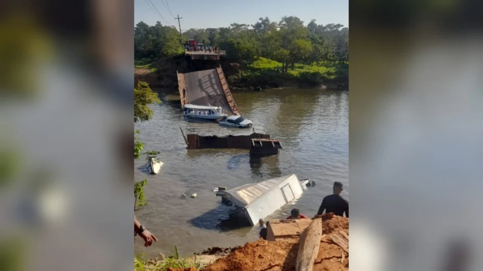 VÍDEO: trecho de ponte desaba no Careiro do Castanho