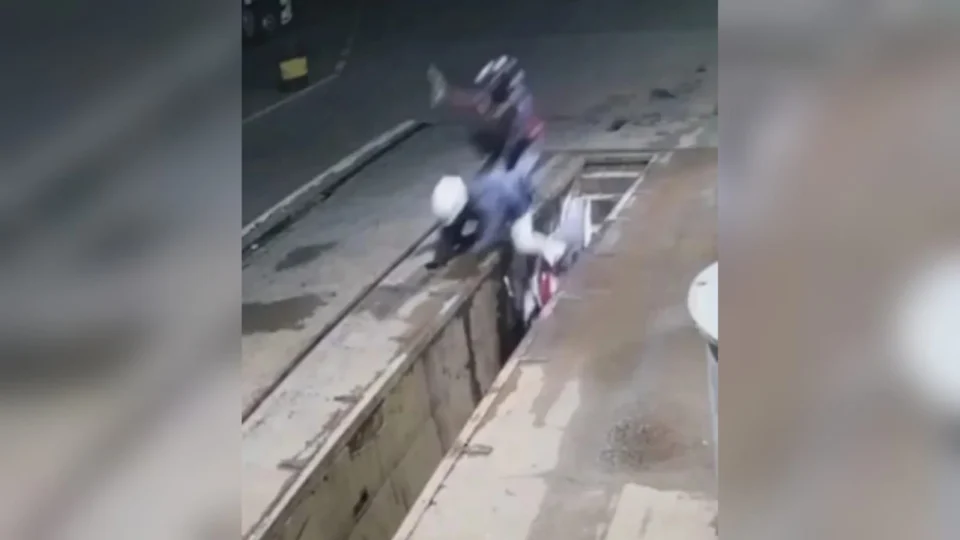 Ladrões caem em vala duas vezes durante fuga e são presos