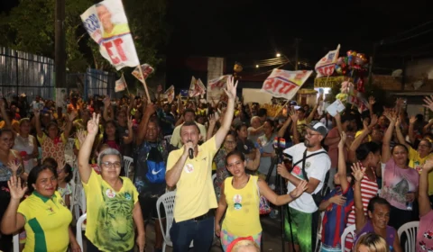 Candidato a deputado federal, Sassá da Construção Civil, é recebido por multidão no Jorge Teixeira
