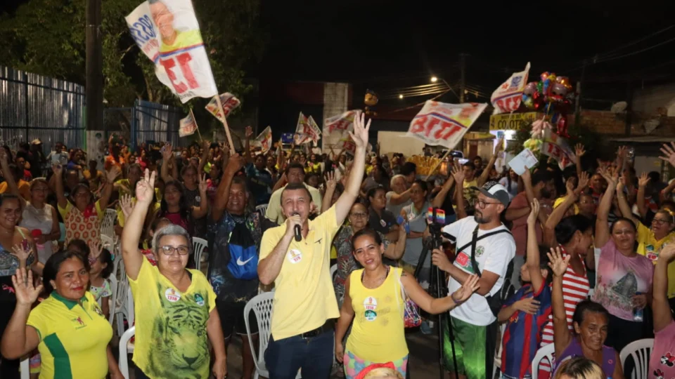 Candidato a deputado federal, Sassá da Construção Civil, é recebido por multidão no Jorge Teixeira