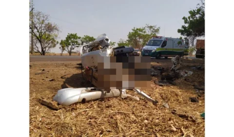 Mãe e filho morrem em acidente entre carro e caminhão