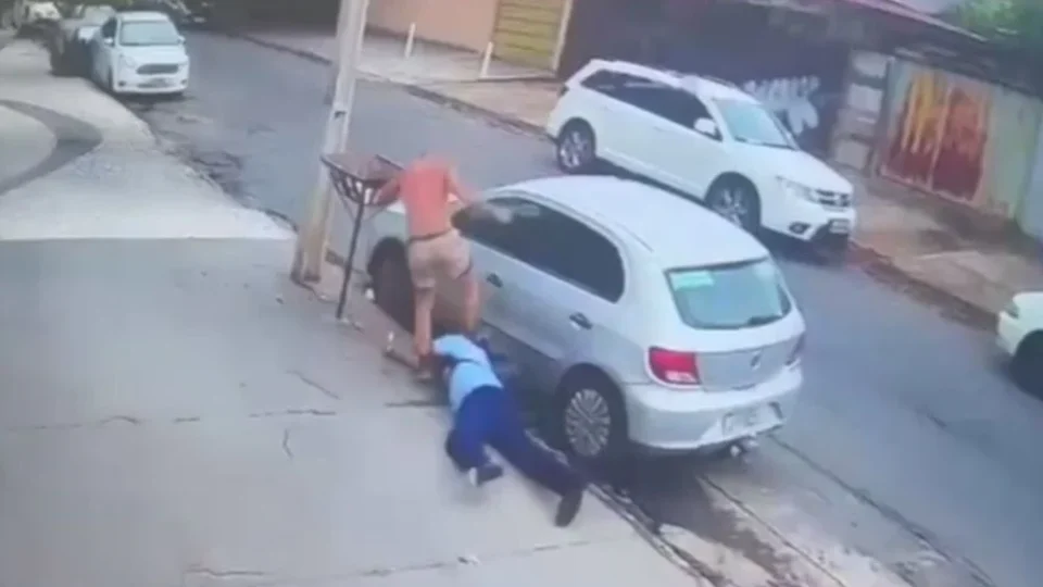 Câmera de segurança flagra momento em que zelador é agredido com socos e chutes