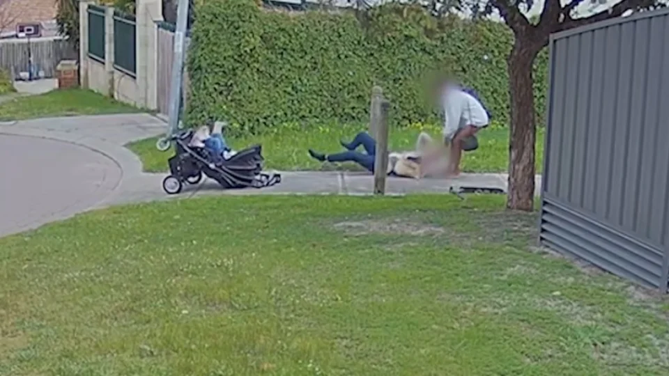 Vídeo: grávida é brutalmente agredida por adolescente