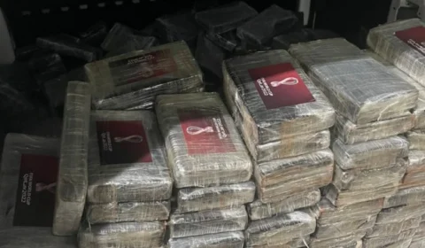 Polícia apreende cocaína embalada com logomarca da Copa do Mundo