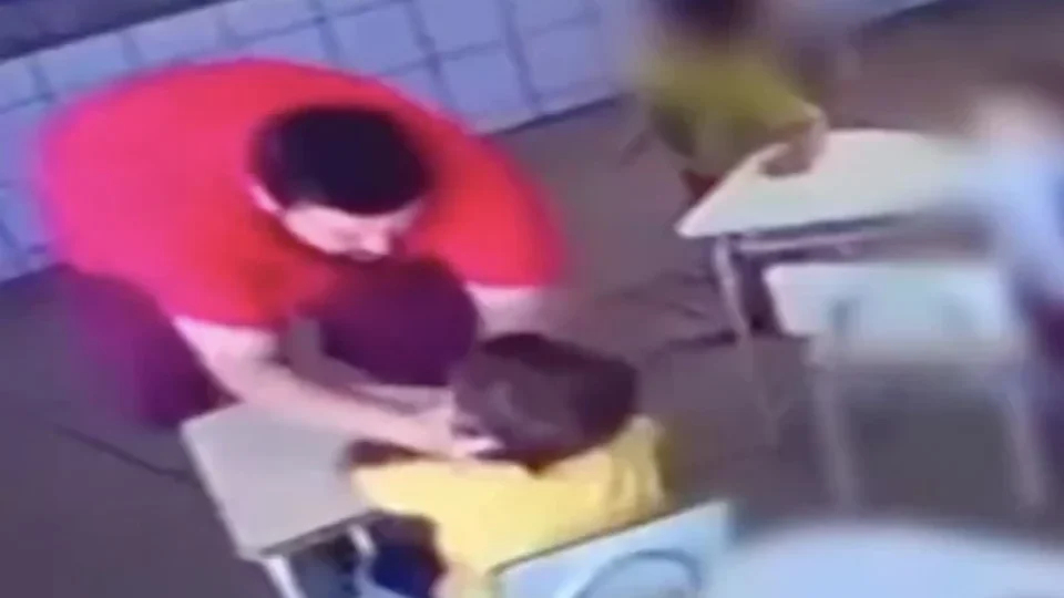 Menino de dois anos é agredido com tapas por funcionário de creche