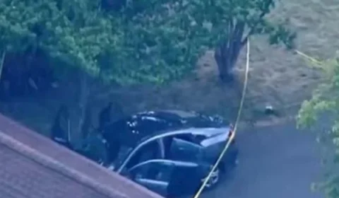 Criança morre após ser esquecida por 7 horas no carro