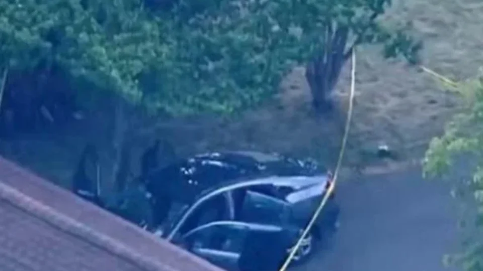 Criança morre após ser esquecida por 7 horas no carro