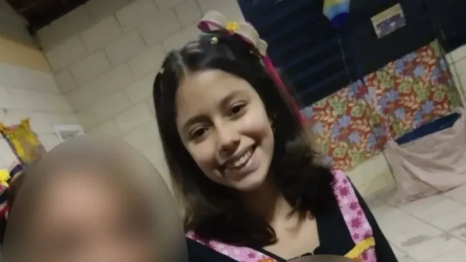 Jovem de 13 anos é assassinada a tiros por amiga