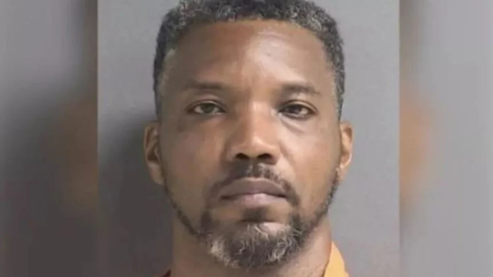 Homem mata ex-esposa e enteado por aumento na conta de energia