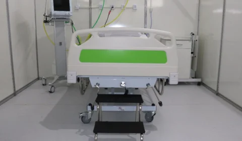 Criança entra em coma após inalar pó branco oferecido por desconhecido