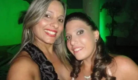 Mãe e filha morrem carbonizadas após carro bater contra carreta