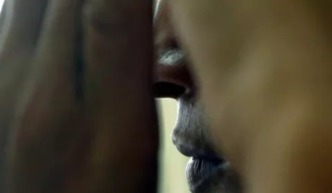 Homem é condenado pela morte da esposa após esconder ser portador de HIV