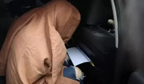 Polícia prende mãe que assassinou e colocou corpos de filhos em mala