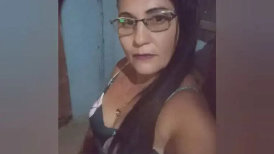 Mulher é morta a facadas pelo ex-companheiro