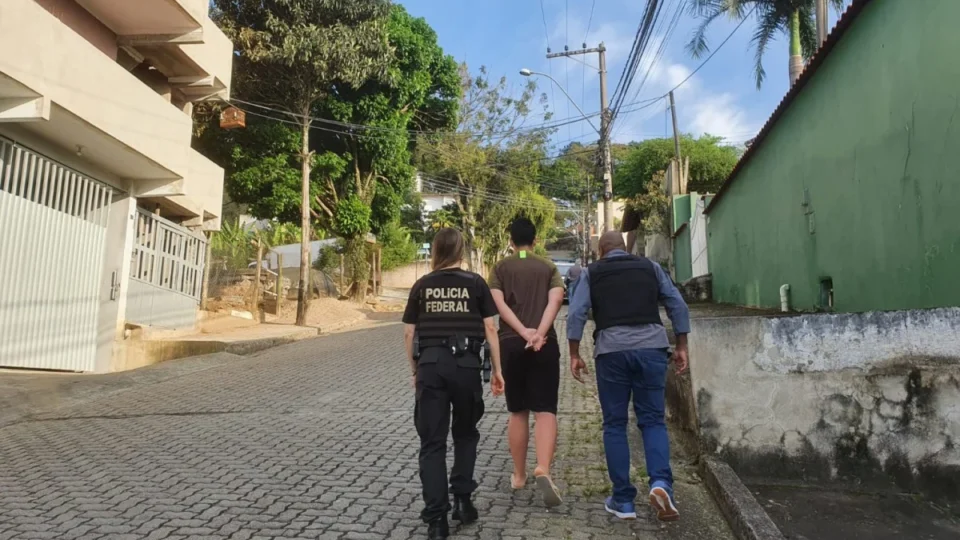 Adolescente é apreendido por armazenar e revender pornografia infantojuvenil