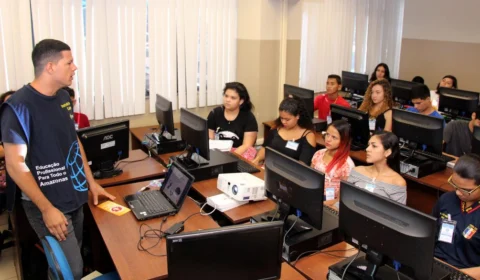 Escola do Legislativo da Câmara forma nova turma de Informática