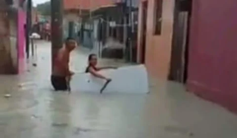 Por falta de infraestrutura igarapé transborda e alaga casas no Monte das Oliveiras