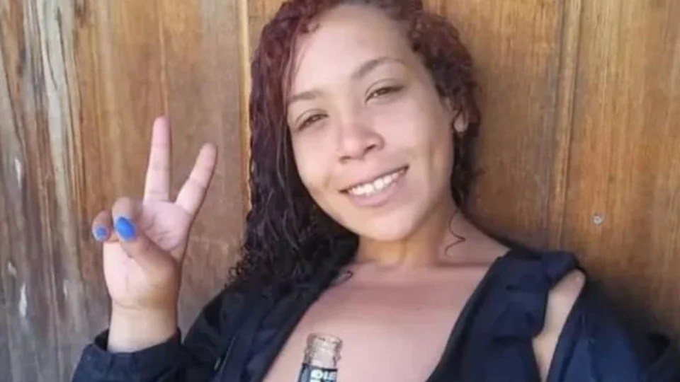 Jovem de 20 anos é encontrada morta enrolada em saco plástico