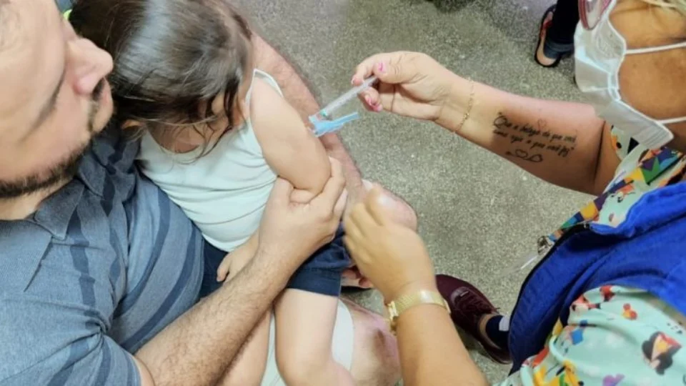 Manaus começa a vacinar bebês com comorbidades contra a Covid-19