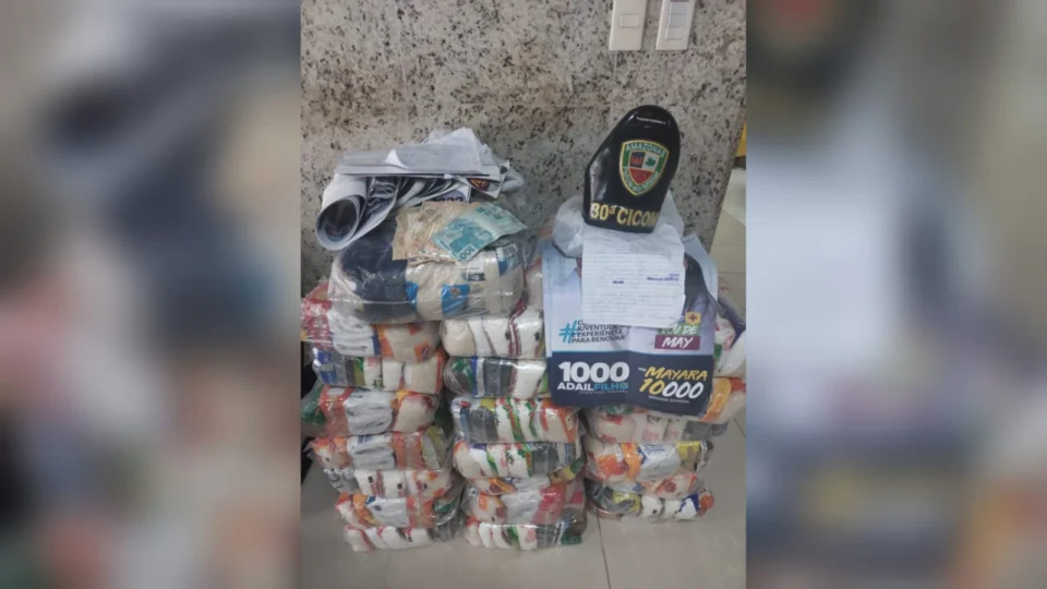 Casal é apreendido com cestas básicas, dinheiro e material de campanha na zona Leste