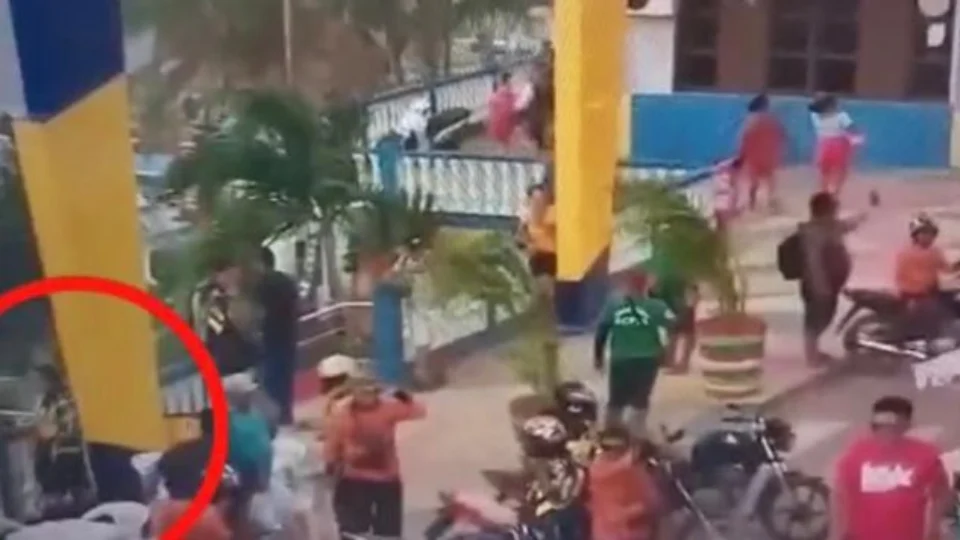Vídeo: mototaxista morre após ser esmagado por estrutura de ferro no Amazonas