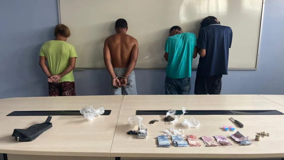 Homens são detidos com drogas no bairro Cachoeirinha