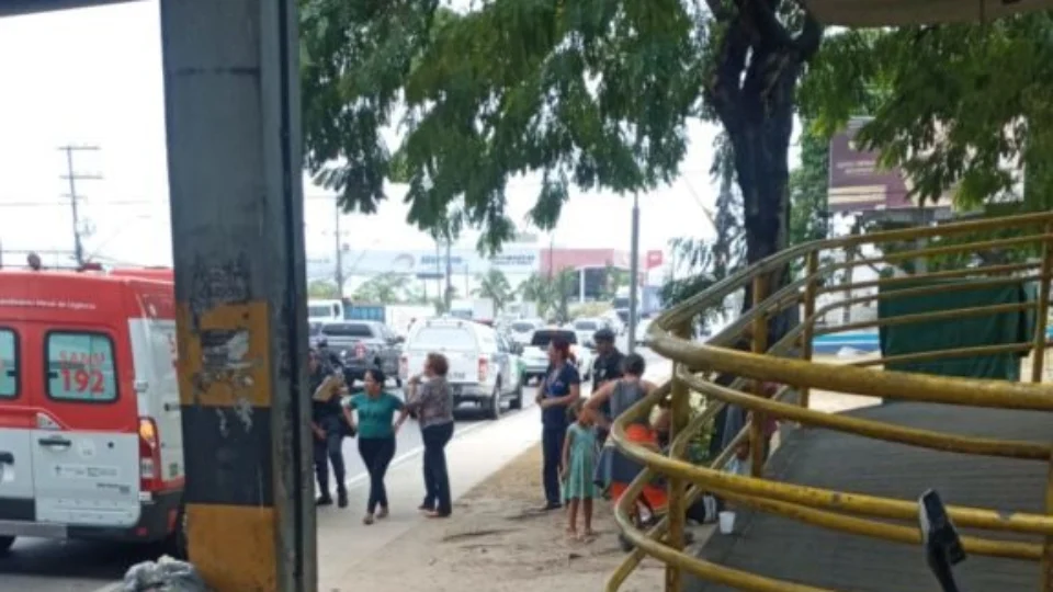 Vídeo: mulher dá à luz em Avenida na zona norte de Manaus