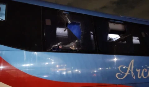 Ônibus com torcedores do Flamengo é apedrejado a caminho de Arena