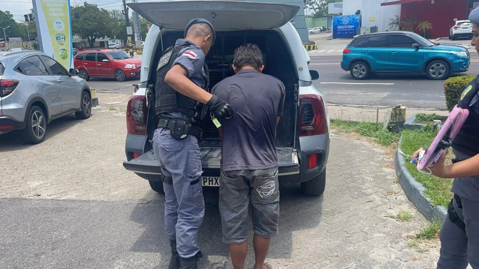 Marido tenta matar companheira e filhos a facadas em Manaus