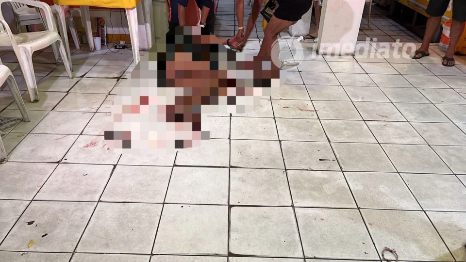 Travesti é baleada na boca em área de prostituição na Cidade Nova