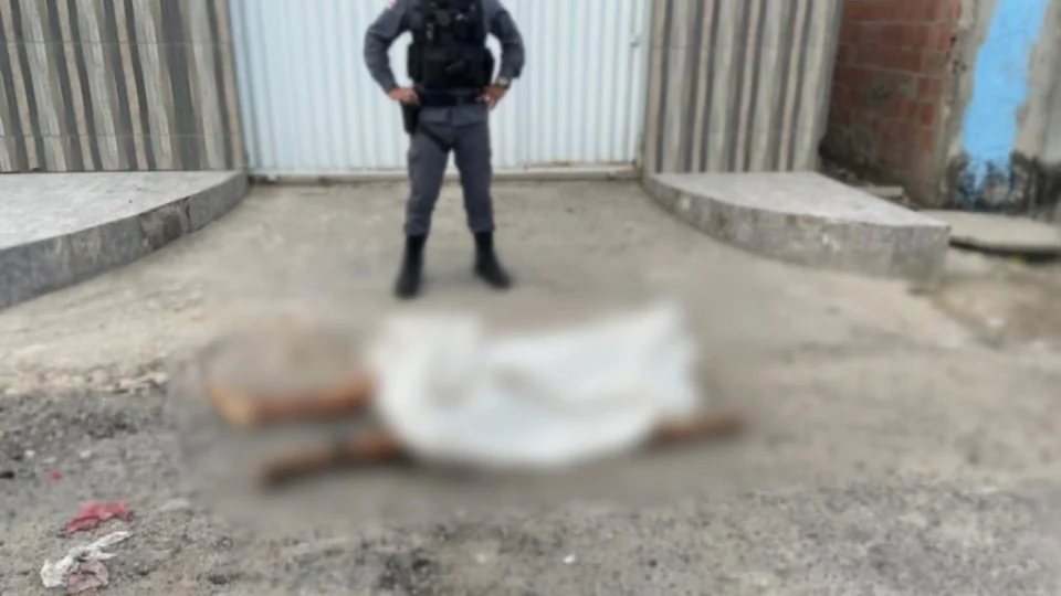 Indivíduo é executado após ser jogado de carro no bairro Jorge Teixeira