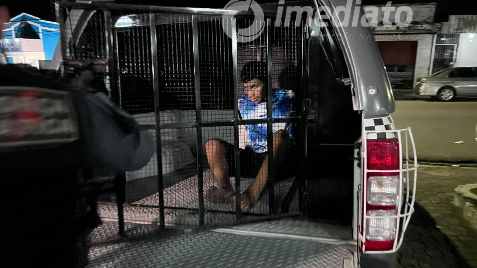 Homem é preso com drogas e arma no bairro Japiim