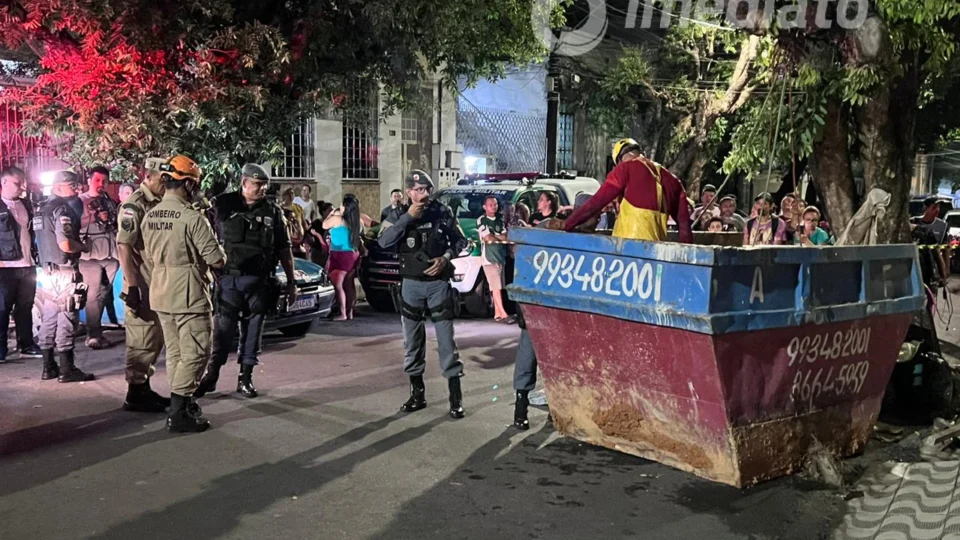 Corpo é encontrado dentro de caçamba de entulho no bairro Aparecida