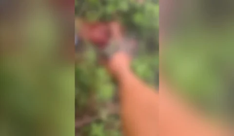 Vídeo mostra indivíduo sendo metralhado pelo ‘Tribunal do Crime’