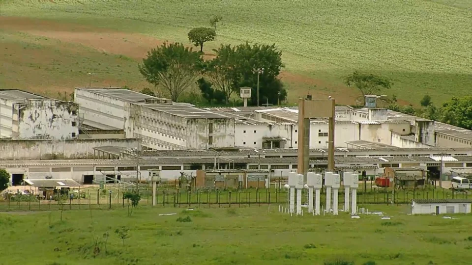 Advogada é presa com 200 selos de LSD em Complexo Penitenciário