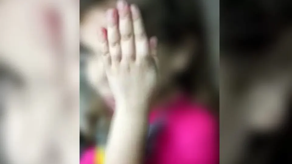 Menina de cinco anos é agredida por funcionária de escola