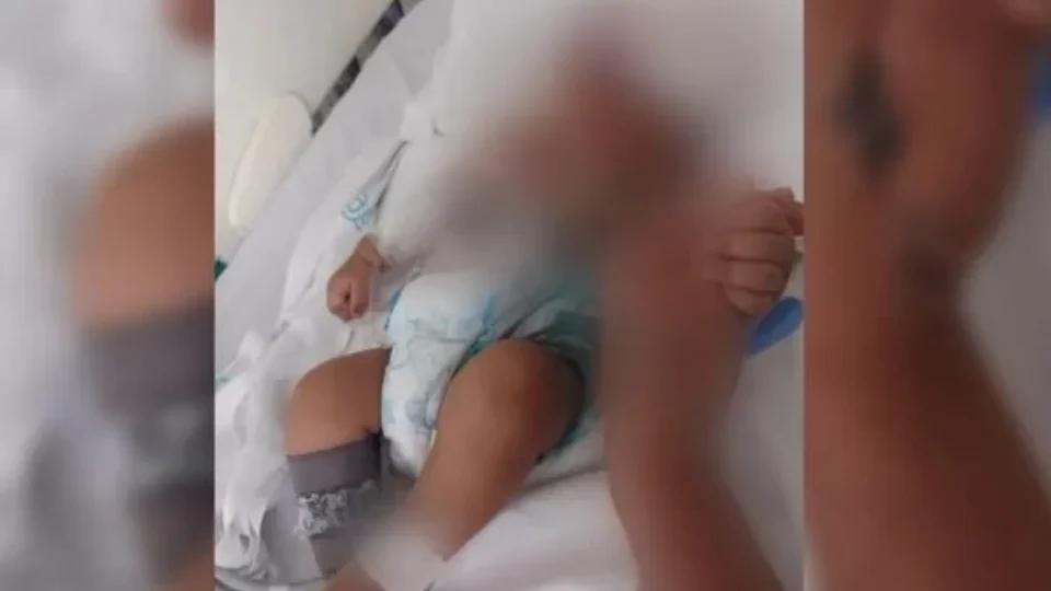 Bebê de dois meses morre após ser atingido na cabeça por um celular