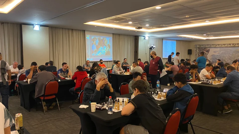 Campeonato internacional de xadrez em Manaus realiza disputas entre iniciantes e grandes mestres