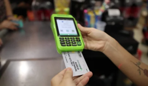 Auxílio Estadual de outubro no AM é antecipado e será pago na terça-feira