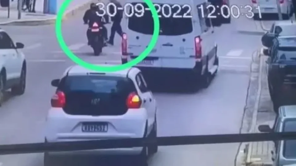 Idoso morre atropelado ao atravessar rua com sinal fechado