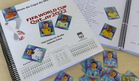 Pessoas com deficiência visual ganham álbum da Copa em braille