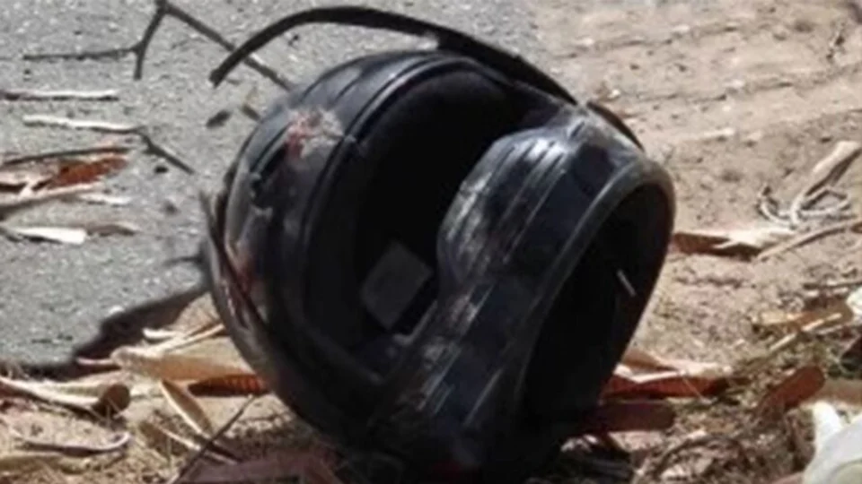 Mulher morre após ser atingida por um raio na garupa da moto