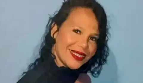 Mulher tenta fazer foto com arma e morre com tiro na cabeça