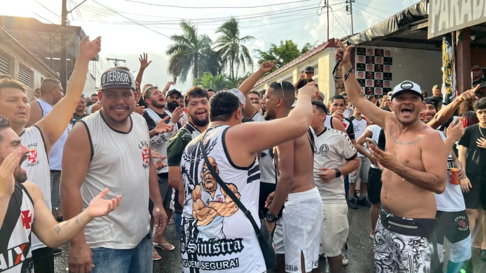 Vasco disputa partida decisiva para garantir vaga na série A